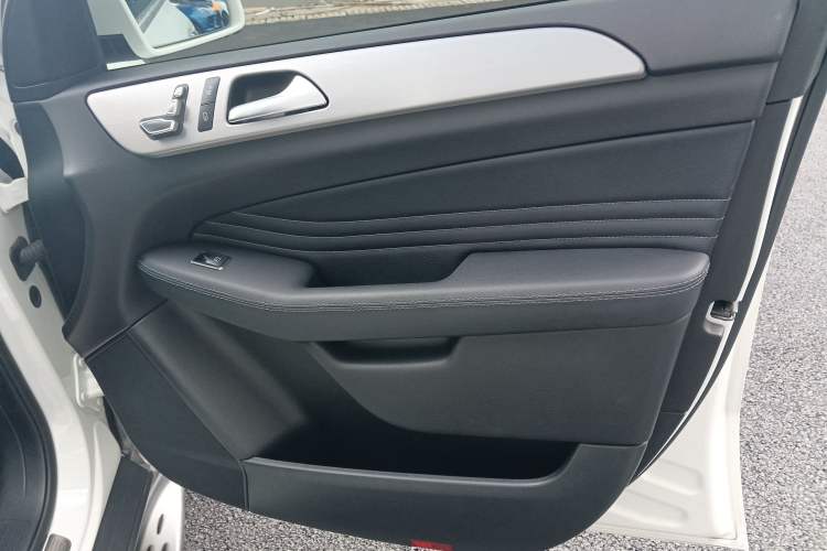 Used Mercedes-Benz GLE Coupe 2018 GLE 400 4MATIC Coupe SUV Right Front Door Interior