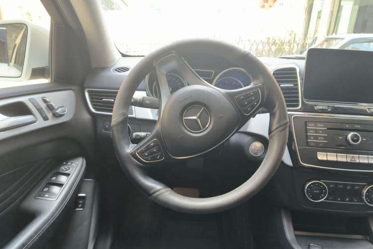 Used Mercedes-Benz GLE Coupe 2018 GLE 320 4MATIC Coupe SUV Steering Wheel
