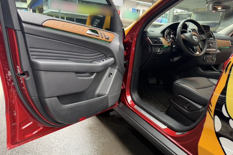 Used Mercedes-Benz GLE Coupe 2018 GLE 320 4MATIC Coupe SUV Interior 2