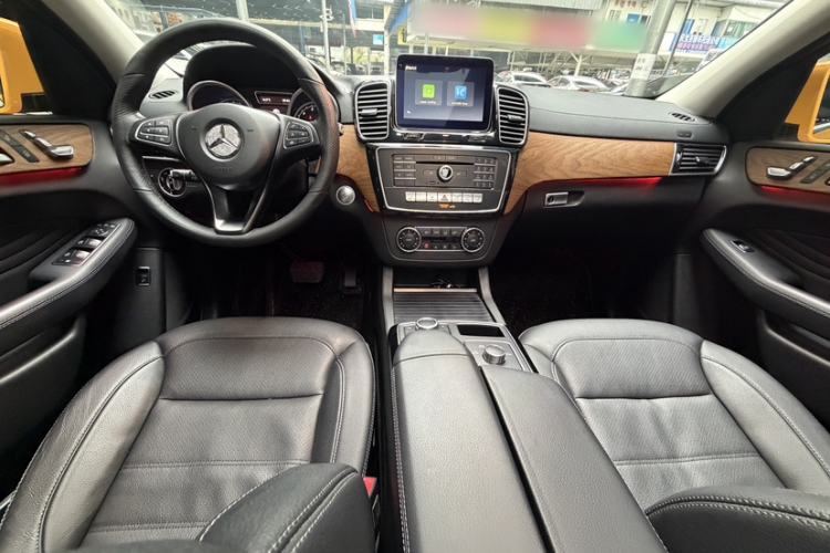 Used Mercedes-Benz GLE Coupe 2018 GLE 320 4MATIC Coupe SUV Interior 4