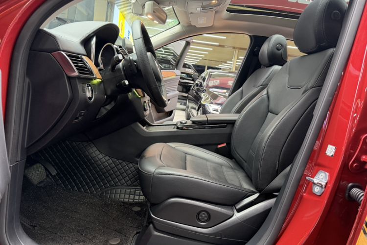 Used Mercedes-Benz GLE Coupe 2018 GLE 320 4MATIC Coupe SUV Interior 5