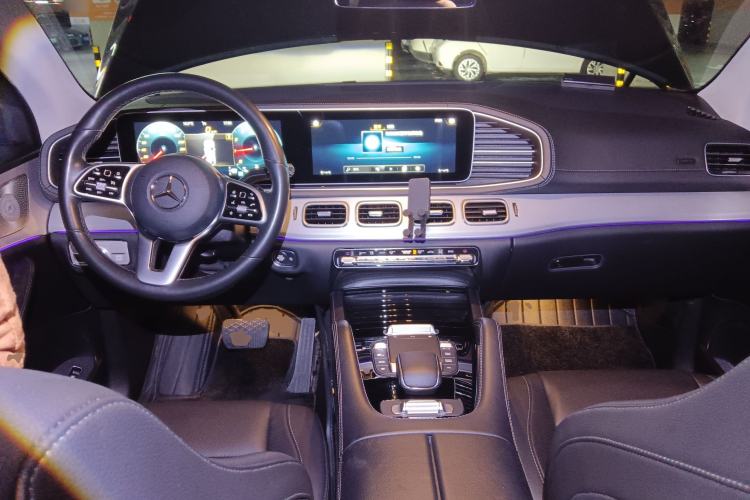Used Mercedes-Benz GLE Coupe 2020 GLE 350 4MATIC Coupe SUV Fashion Model Center Console
