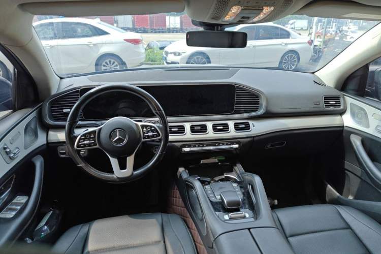 Used Mercedes-Benz GLE Coupe 2020 GLE 350 4MATIC Coupe SUV Luxury Model Center Console