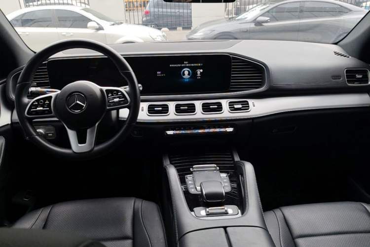 Used Mercedes-Benz GLE Coupe 2020 GLE 450 4MATIC Coupe SUV Fashion Model Center Console