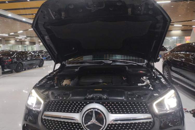 Used Mercedes-Benz GLE Coupe 2020 GLE 350 4MATIC Coupe SUV Fashion Model Engine Bay