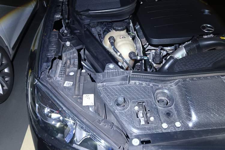 Used Mercedes-Benz GLE Coupe 2020 GLE 350 4MATIC Coupe SUV Fashion Model Engine Bay Right