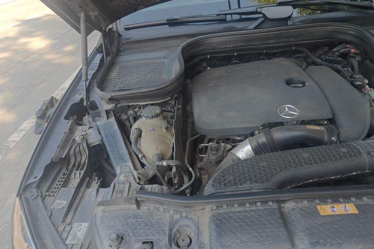Used Mercedes-Benz GLE Coupe 2020 GLE 350 4MATIC Coupe SUV Fashion Model Engine Bay Right