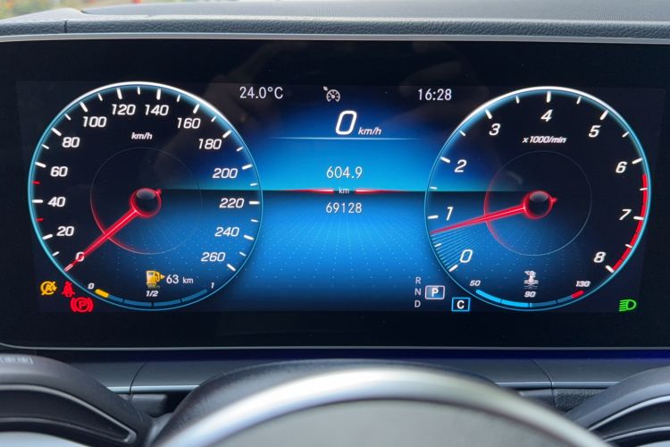 Used Mercedes-Benz GLE Coupe 2020 GLE 350 4MATIC Coupe SUV Fashion Model Odometer Close Up
