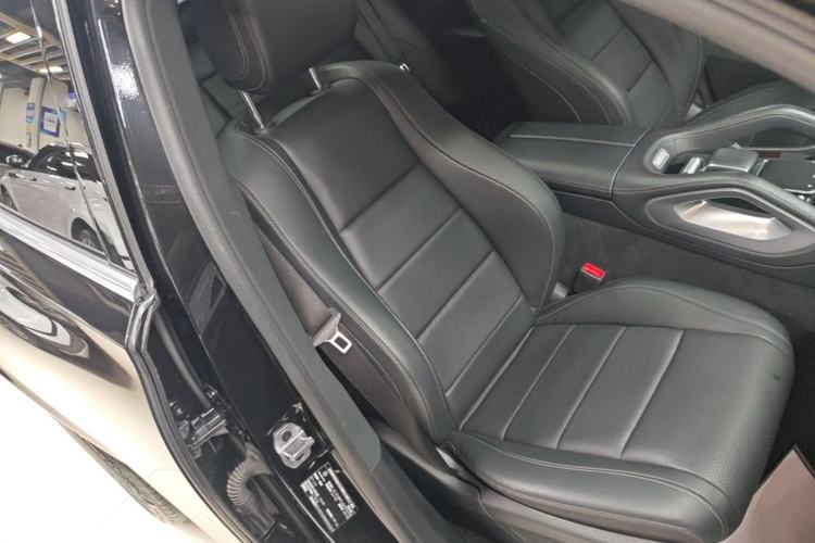 Used Mercedes-Benz GLE Coupe 2020 GLE 350 4MATIC Coupe SUV Fashion Model Right Front Seat