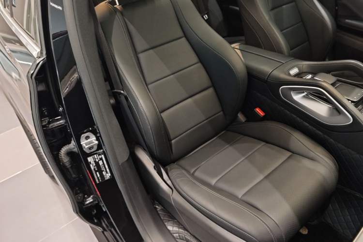 Used Mercedes-Benz GLE Coupe 2020 GLE 350 4MATIC Coupe SUV Fashion Model Right Front Seat
