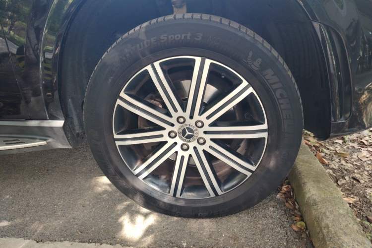 Used Mercedes-Benz GLE Coupe 2020 GLE 350 4MATIC Coupe SUV Luxury Model Right Front Wheel Hub