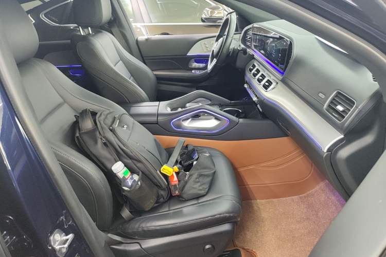 Used Mercedes-Benz GLE Coupe 2020 GLE 450 4MATIC Coupe SUV Fashion Model Right Front Seat