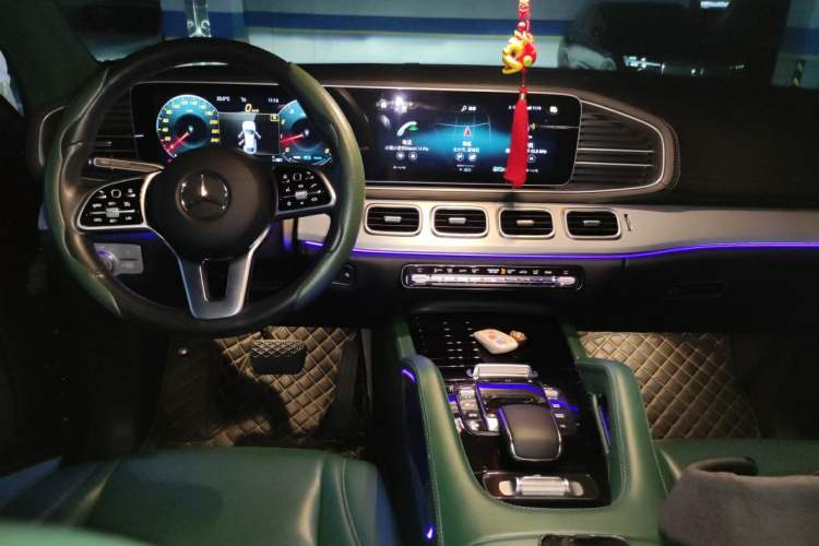 Used Mercedes-Benz GLE Coupe 2020 GLE 450 4MATIC Coupe SUV Fashion Model Center Console