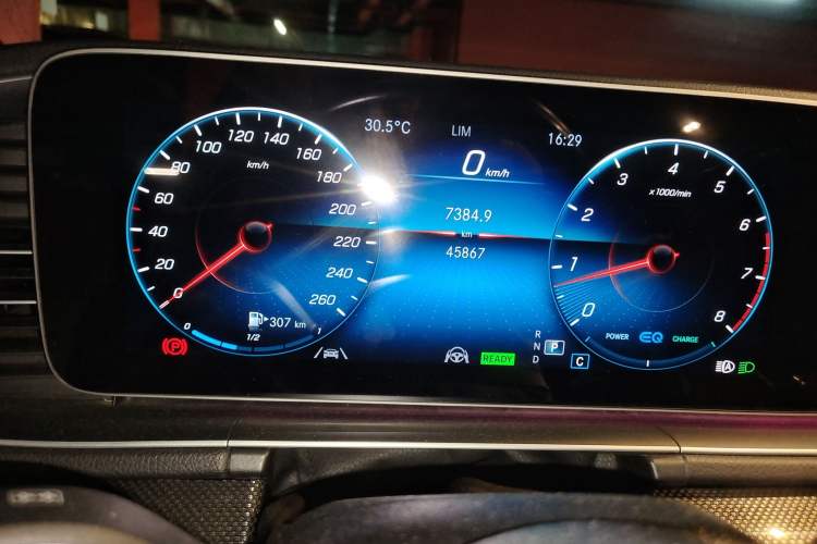 Used Mercedes-Benz GLE Coupe 2020 GLE 450 4MATIC Coupe SUV Luxury Model Odometer Close Up