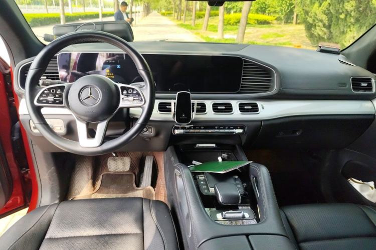 Used Mercedes-Benz GLE Coupe 2020 GLE 350 4MATIC Coupe SUV Luxury Model Center Console