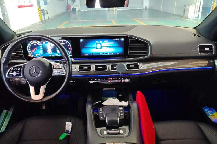 Used Mercedes-Benz GLE Coupe 2020 GLE 450 4MATIC Coupe SUV Luxury Model Center Console