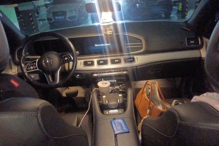 Used Mercedes-Benz GLE Coupe 2020 GLE 450 4MATIC Coupe SUV Fashion Model Center Console