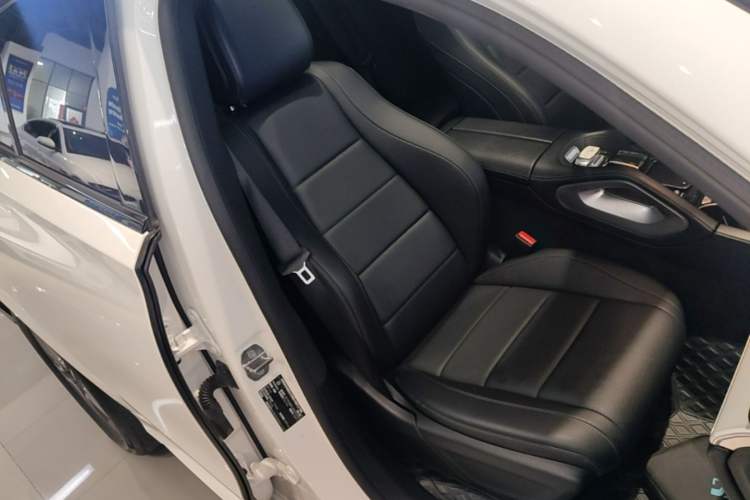 Used Mercedes-Benz GLE Coupe 2020 GLE 450 4MATIC Coupe SUV Fashion Model Right Front Seat