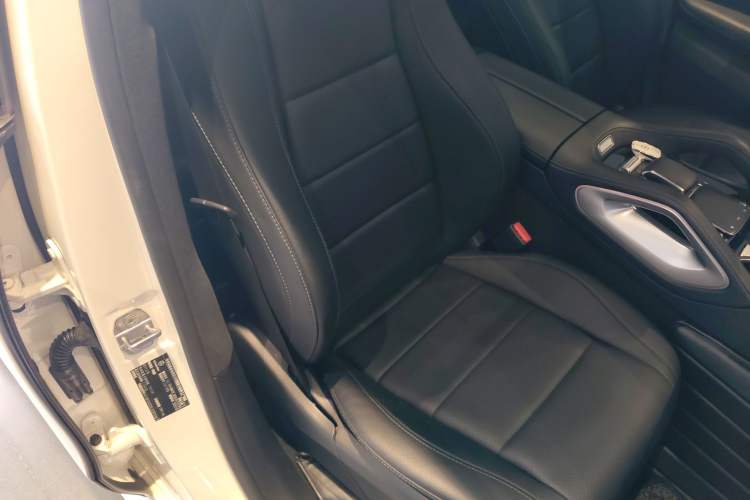 Used Mercedes-Benz GLE Coupe 2020 GLE 350 4MATIC Coupe SUV Luxury Model Right Front Seat