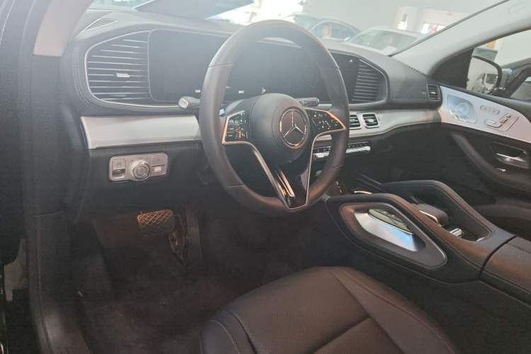 Used Mercedes-Benz GLE Coupe 2024 GLE 350 4MATIC Coupe SUV Luxury Model Interior 2