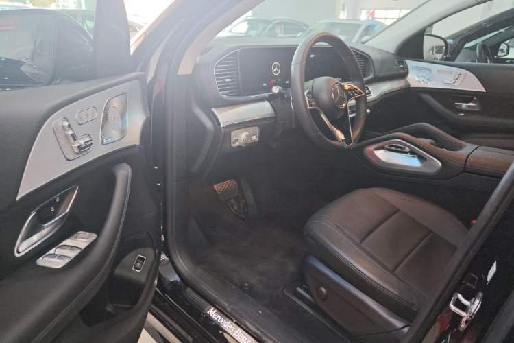 Used Mercedes-Benz GLE Coupe 2024 GLE 350 4MATIC Coupe SUV Luxury Model Interior 3