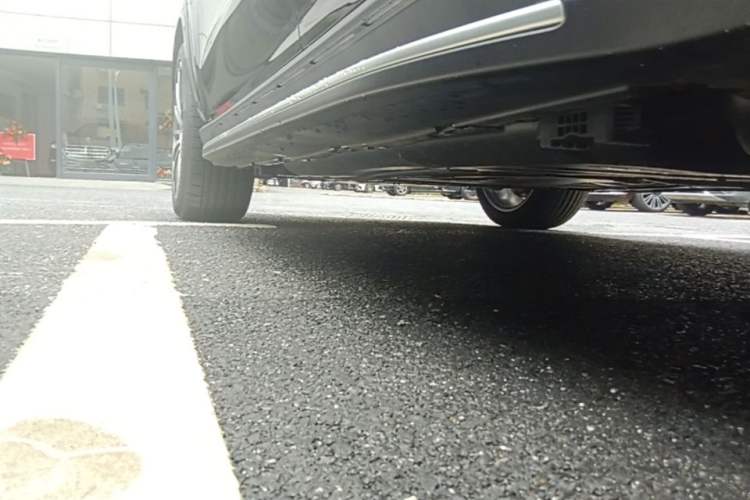 Used Mercedes-Benz GLE Coupe 2024 GLE 450 4MATIC Coupe SUV Luxury Model Left Side Sill