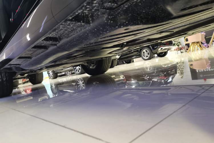 Used Mercedes-Benz GLE Coupe 2024 GLE 350 4MATIC Coupe SUV Fashion Model Left Side Sill
