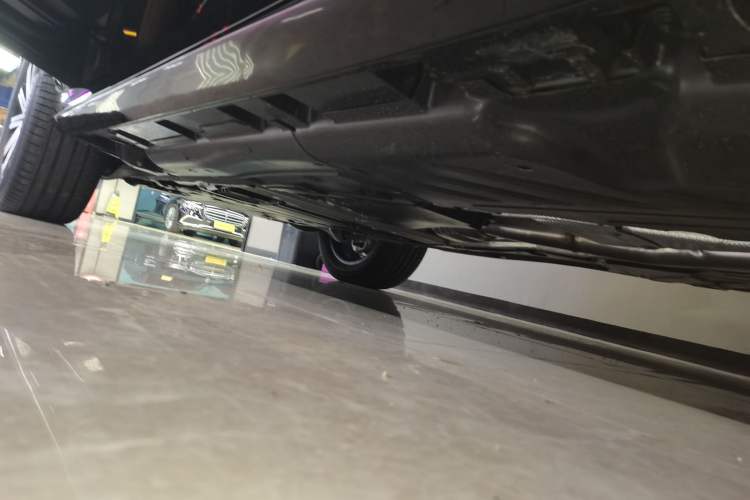 Used Mercedes-Benz GLE Coupe 2024 GLE 350 4MATIC Coupe SUV Fashion Model Left Side Sill