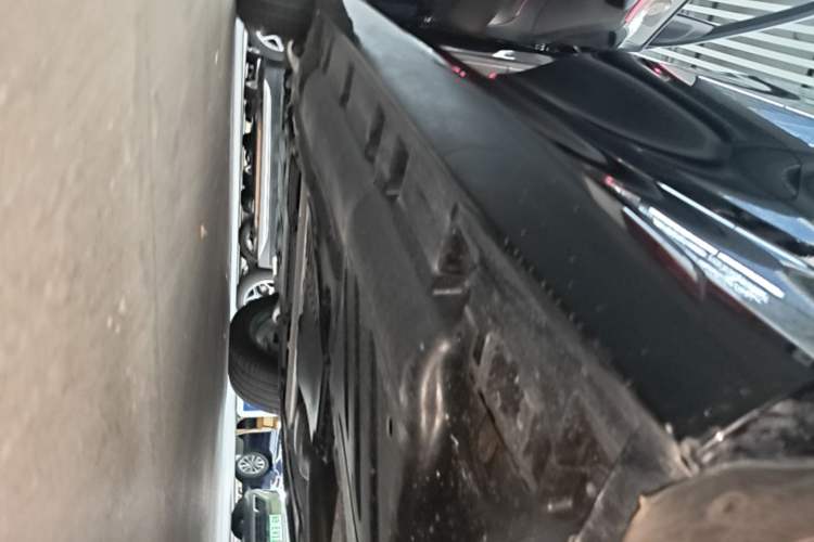 Used Mercedes-Benz GLE Coupe 2024 GLE 350 4MATIC Coupe SUV Luxury Model Left Side Sill