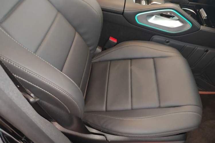 Used Mercedes-Benz GLE Coupe 2024 GLE 350 4MATIC Coupe SUV Luxury Model Right Front Seat