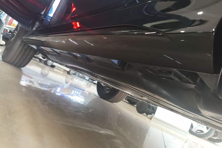 Used Mercedes-Benz GLE Coupe 2024 GLE 350 4MATIC Coupe SUV Luxury Model Left Side Sill