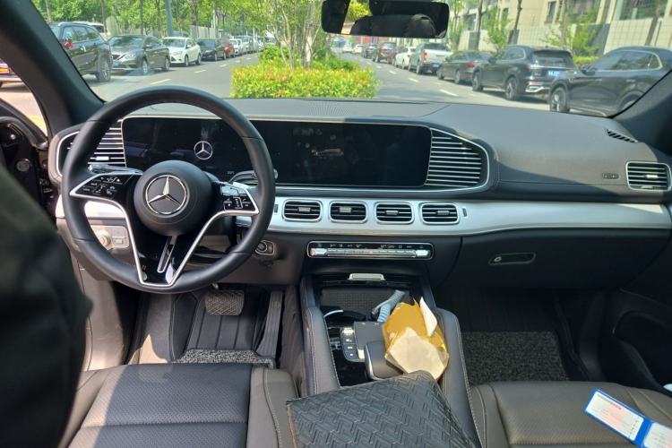 Used Mercedes-Benz GLE Coupe 2025 GLE 450 4MATIC Coupe SUV Fashion Model Center Console