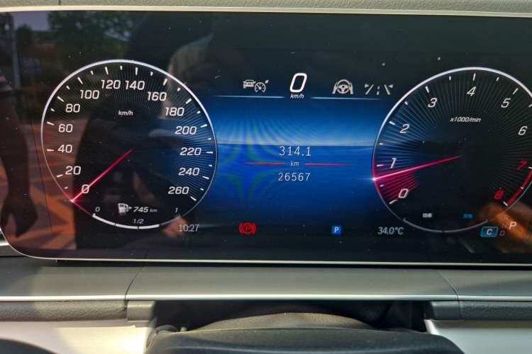 Used Mercedes-Benz GLE Coupe 2025 GLE 450 4MATIC Coupe SUV Fashion Model Odometer Close Up