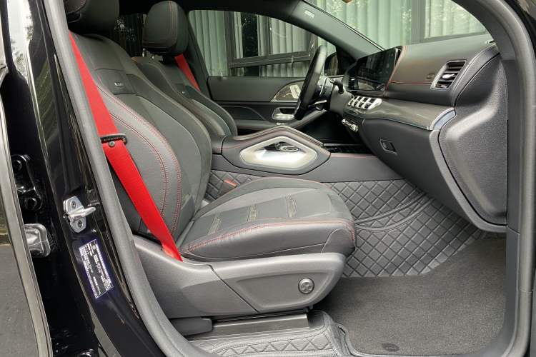 Used Mercedes-Benz GLE Coupe AMG 2022 AMG GLE 53 4MATIC+ Coupe SUV Interior 3