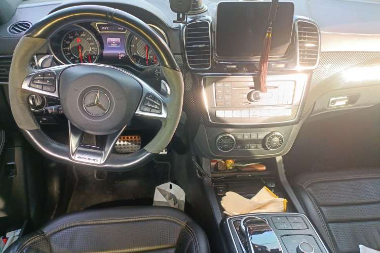 Used Mercedes-Benz GLE Coupe AMG 2015 AMG GLE 63 4MATIC Coupe SUV Center Console