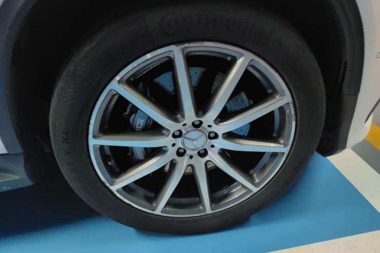Used Mercedes-Benz GLE Coupe AMG 2015 AMG GLE 63 4MATIC Coupe SUV Right Front Wheel Hub