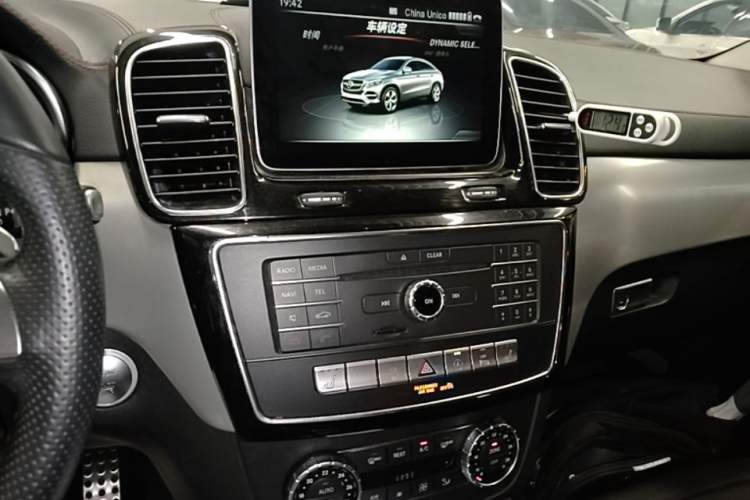 Used Mercedes-Benz GLE Coupe AMG 2017 AMG GLE 43 4MATIC Coupe SUV Audio And AC Panel