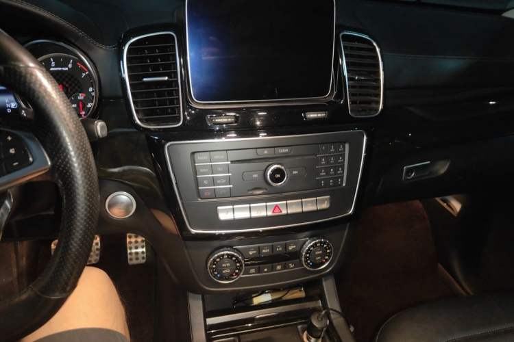 Used Mercedes-Benz GLE Coupe AMG 2017 AMG GLE 43 4MATIC Coupe SUV Audio And AC Panel
