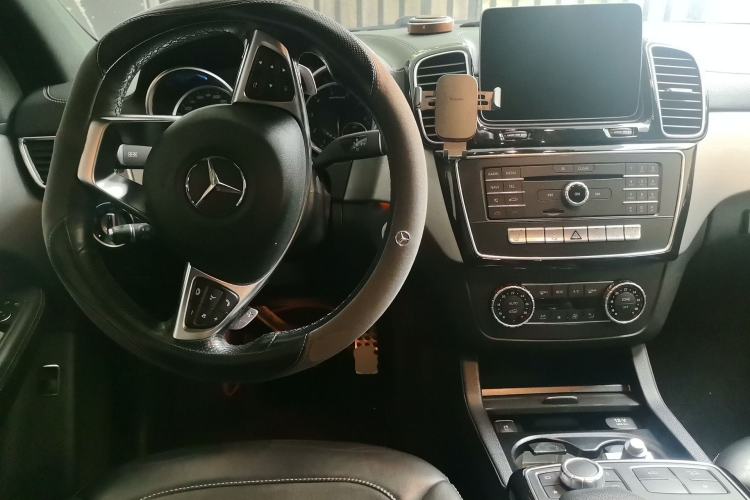 Used Mercedes-Benz GLE Coupe AMG 2017 AMG GLE 43 4MATIC Coupe SUV Center Console