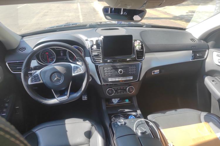 Used Mercedes-Benz GLE Coupe AMG 2017 AMG GLE 43 4MATIC Coupe SUV Center Console