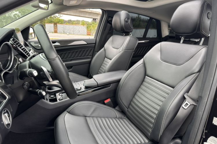 Used Mercedes-Benz GLE Coupe AMG 2017 AMG GLE 43 4MATIC Coupe SUV Interior 9