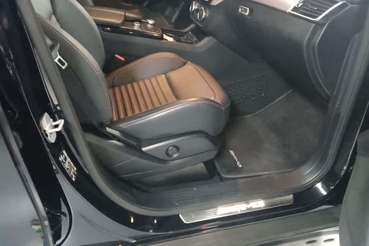 Used Mercedes-Benz GLE Coupe AMG 2017 AMG GLE 43 4MATIC Coupe SUV Right Front Seat