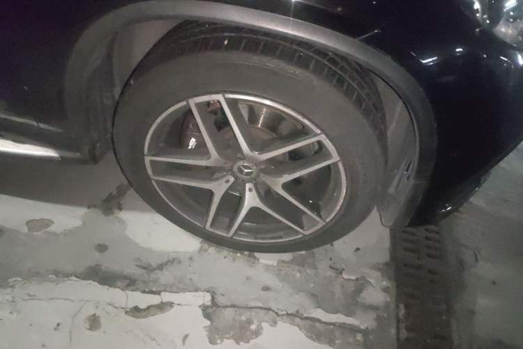 Used Mercedes-Benz GLE Coupe AMG 2017 AMG GLE 43 4MATIC Coupe SUV Right Front Wheel Hub