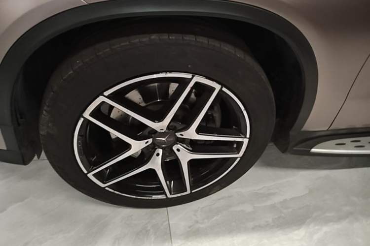 Used Mercedes-Benz GLE Coupe AMG 2017 AMG GLE 43 4MATIC Coupe SUV Left Front Wheel Hub
