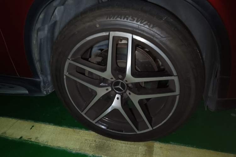 Used Mercedes-Benz GLE Coupe AMG 2017 AMG GLE 43 4MATIC Coupe SUV Right Front Wheel Hub