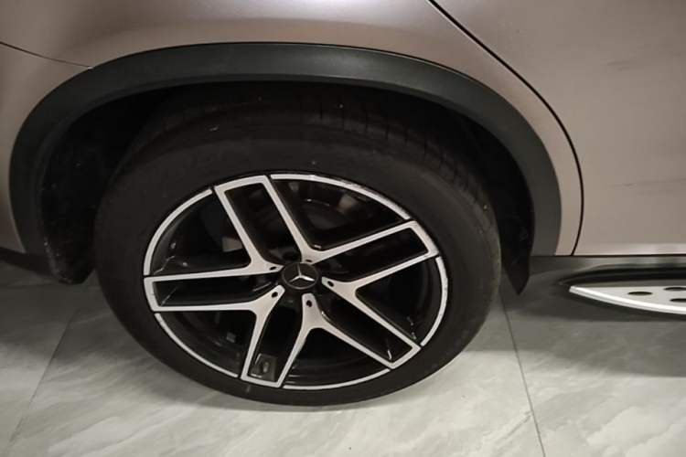 Used Mercedes-Benz GLE Coupe AMG 2017 AMG GLE 43 4MATIC Coupe SUV Right Rear Wheel Hub