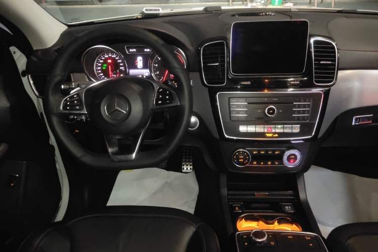 Used Mercedes-Benz GLE Coupe AMG 2017 AMG GLE 43 4MATIC Coupe SUV Audio And AC Panel