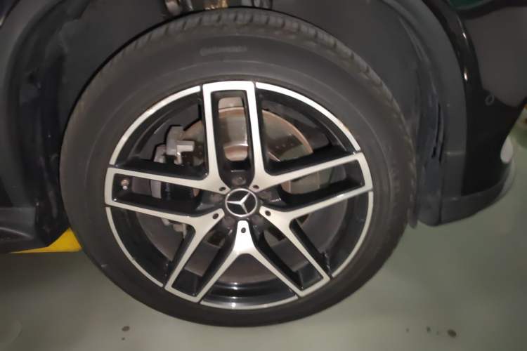 Used Mercedes-Benz GLE Coupe AMG 2018 AMG GLE 43 4MATIC Coupe SUV Phantom Orange Special Edition Right Front Wheel Hub