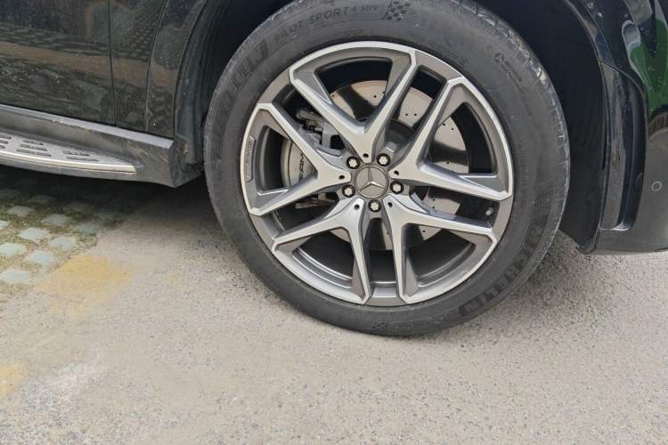 Used Mercedes-Benz GLE Coupe AMG 2023 AMG GLE 53 4MATIC+ Coupe SUV Right Front Wheel Hub