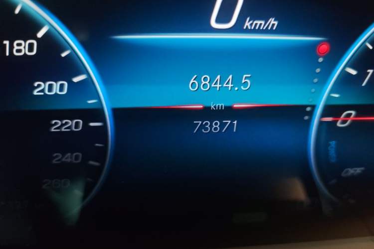 Used Mercedes-Benz GLE New Energy 2021 GLE 350 e 4MATIC Odometer Close Up